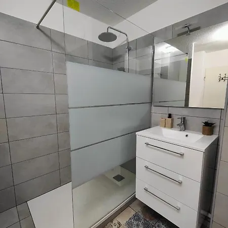 Marshmallow Proche Aeroport, Airbus Et Zenith Apartment *